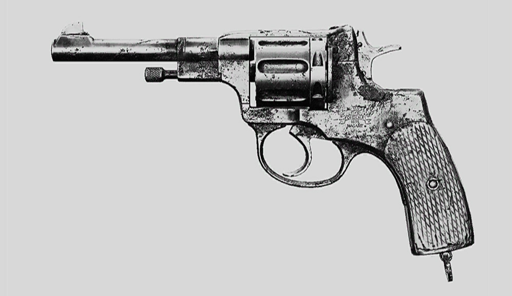 Револьвер Nagant M1895 Officer в Hunt: Showdown. Изображение из "Книги оружия"